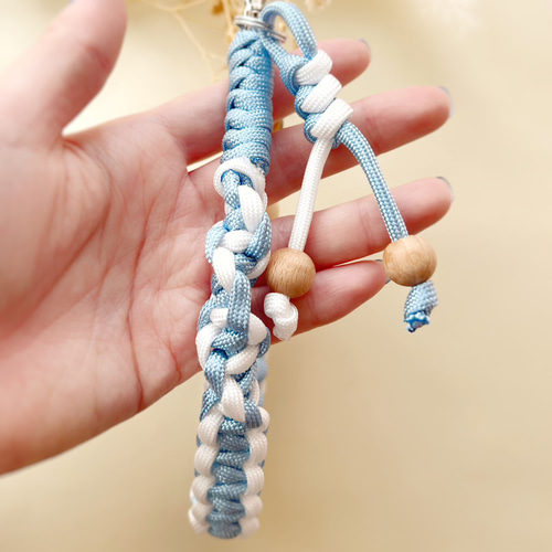 パラコード スマフォのハンドストラップ バッグチャーム 水色 携帯