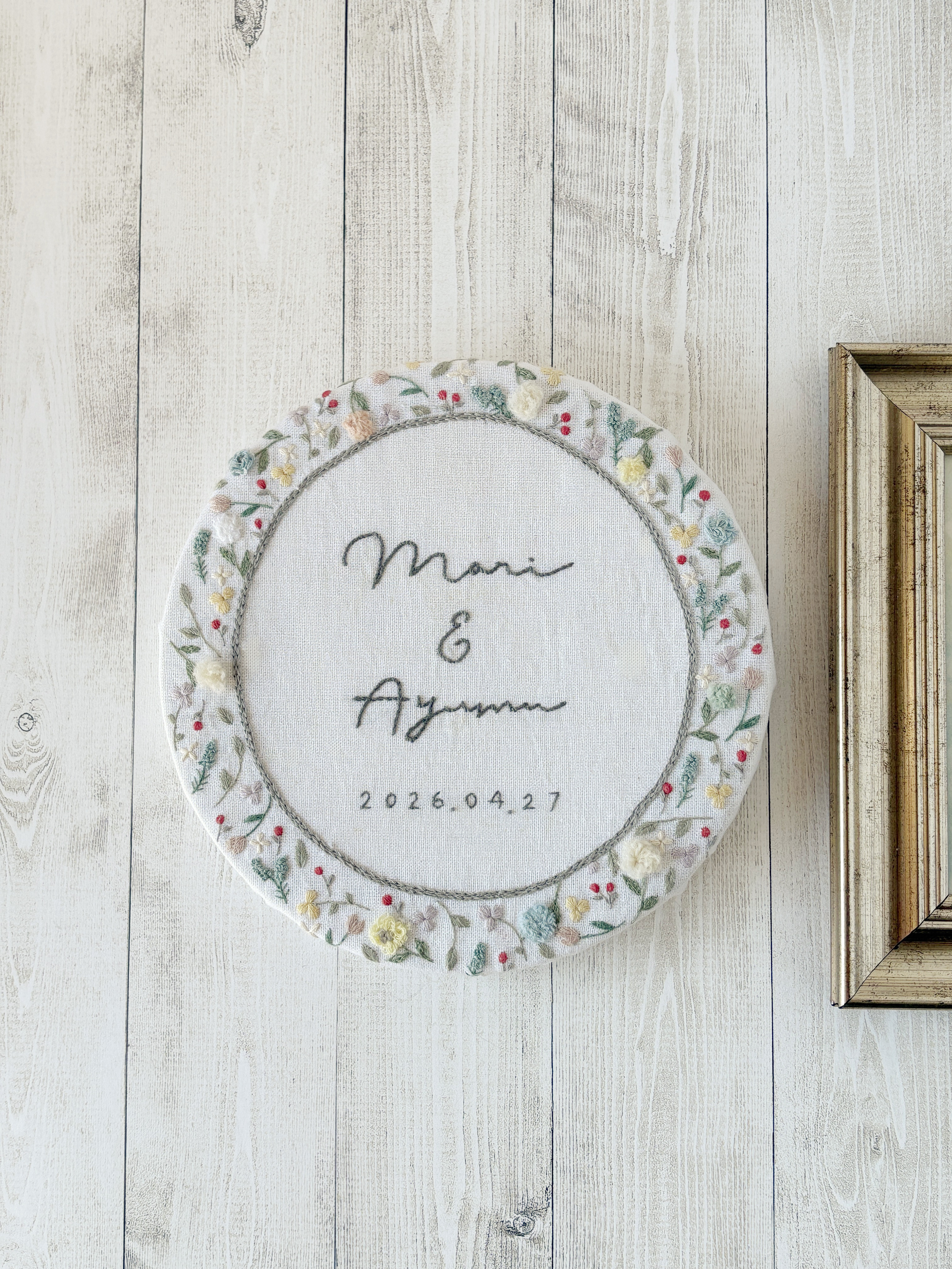 手刺繍のウェルカムボード【BONNIE】花（命名ボード、バースボードに変更可）ウェディング小物