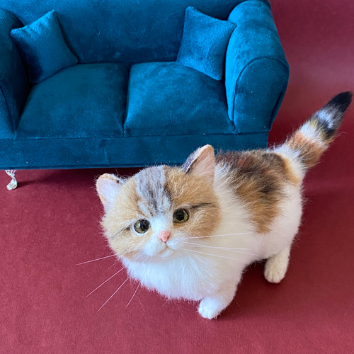 羊毛フェルト猫 全身 リアル可愛い三毛のマンチカン 羊毛フェルト