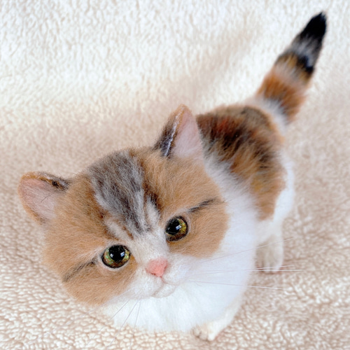 羊毛フェルト 猫 ハンドメイド Lala 羊毛フェルト猫 全身 リアル可愛い三毛のマンチカン 羊毛フェルト