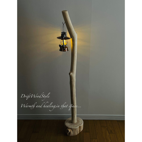 無垢で白く美しい大型サイズの流木スタンド ランタンやエアプラントを