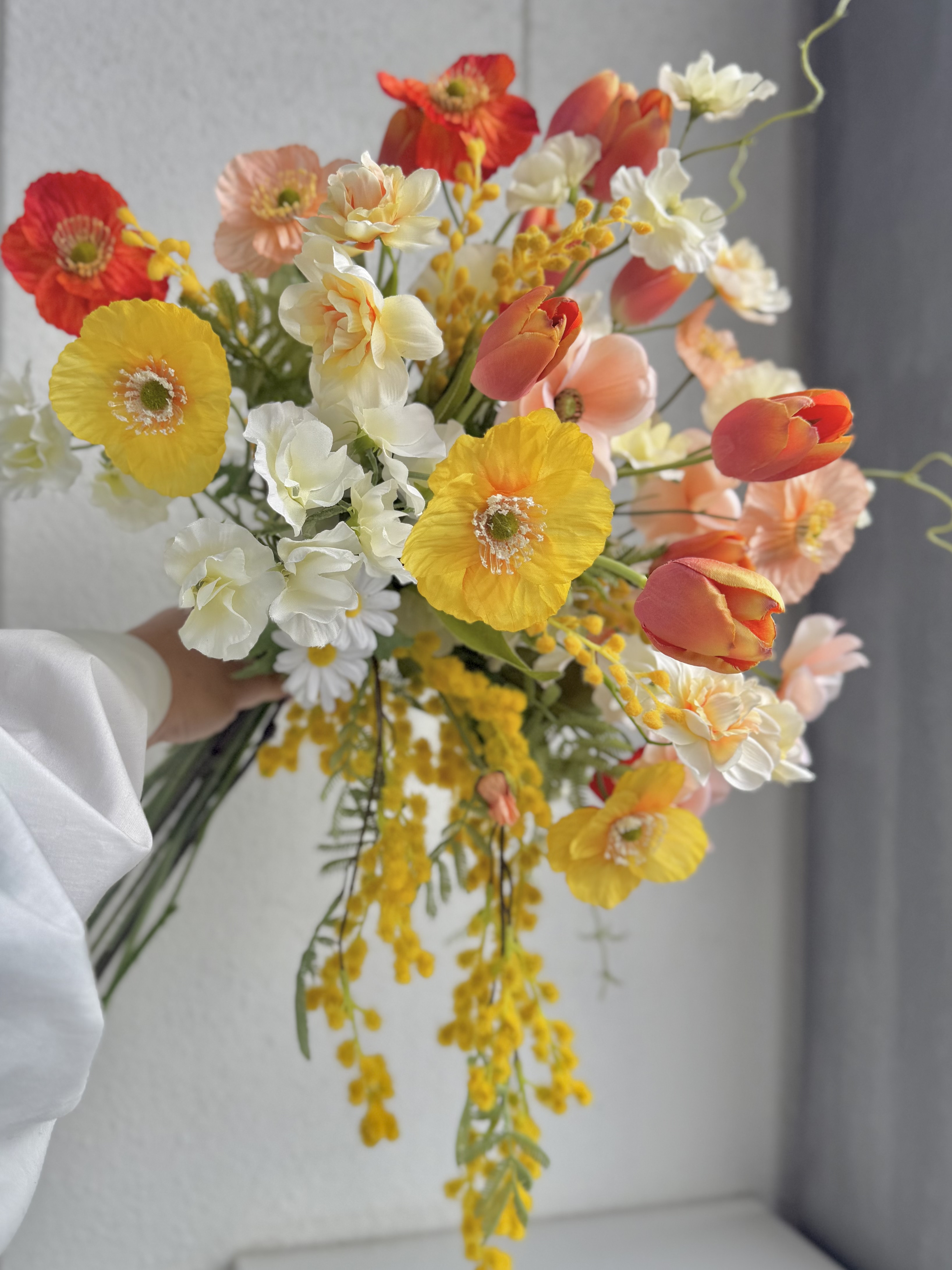 ミモザの春爛漫ウェディングブーケ　ビタミンカラー　アーティフィシャルフラワー　チューリップ　ポピー　スイトピー