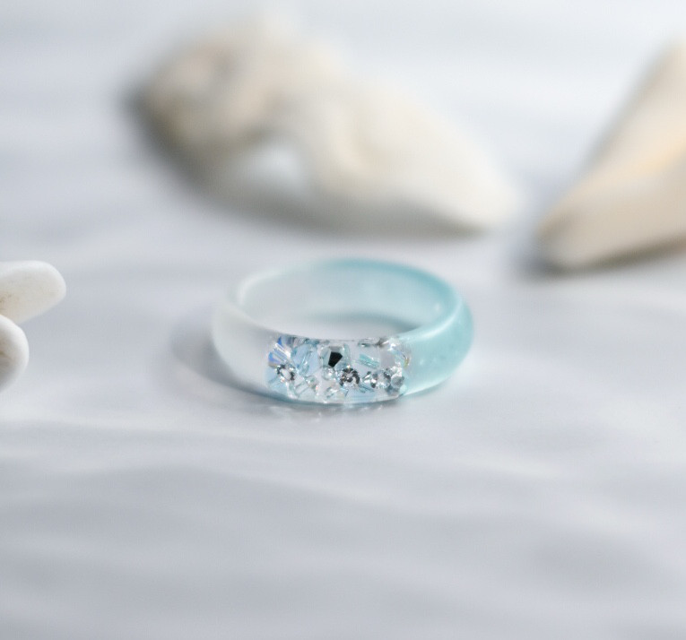 【夢の中ring／雪解けの水辺】選べるサイズ・金属アレルギー対応・マット加工レジンリング