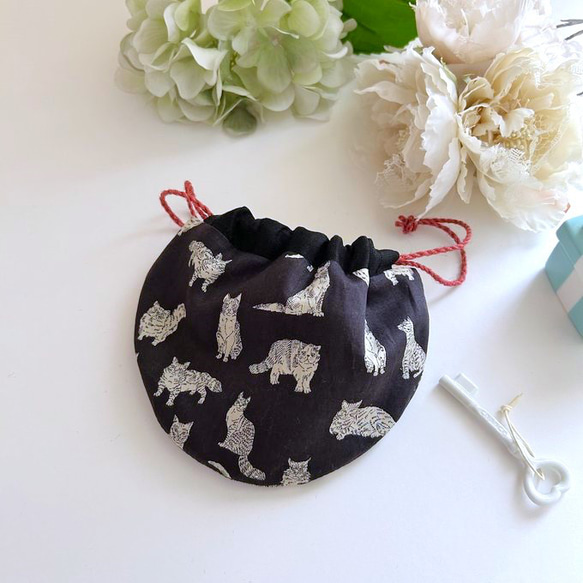 リバティ*ラウンド巾着ポーチ*リバティのネコたち・ねこ*上品カラー