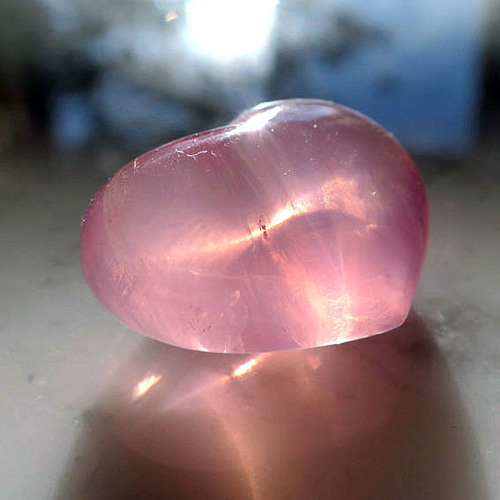 スターローズクォーツ ハート 彫刻 天然石 大きめ ピンク｜アート