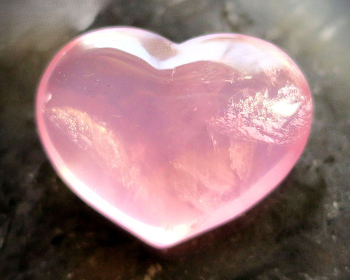 スターローズクォーツ ハート 彫刻 天然石 大きめ ピンク｜アート