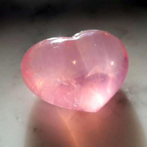 スターローズクォーツ ハート 彫刻 天然石 大きめ ピンク｜アート