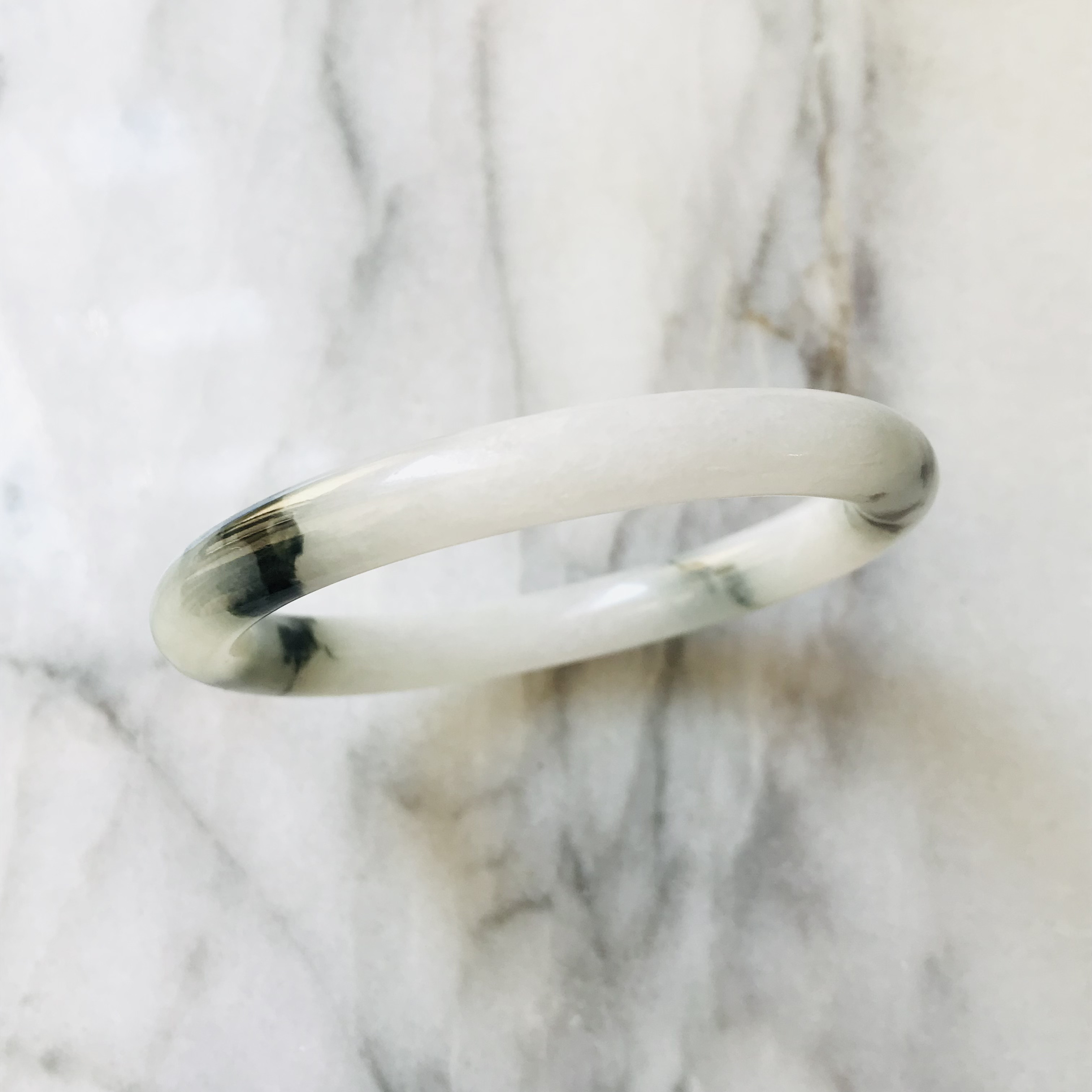 【B1010-0227】ジェイド　翡翠　ヒスイ　一点もの　希少　バングル　ミャンマー産　54.1×48.1mm