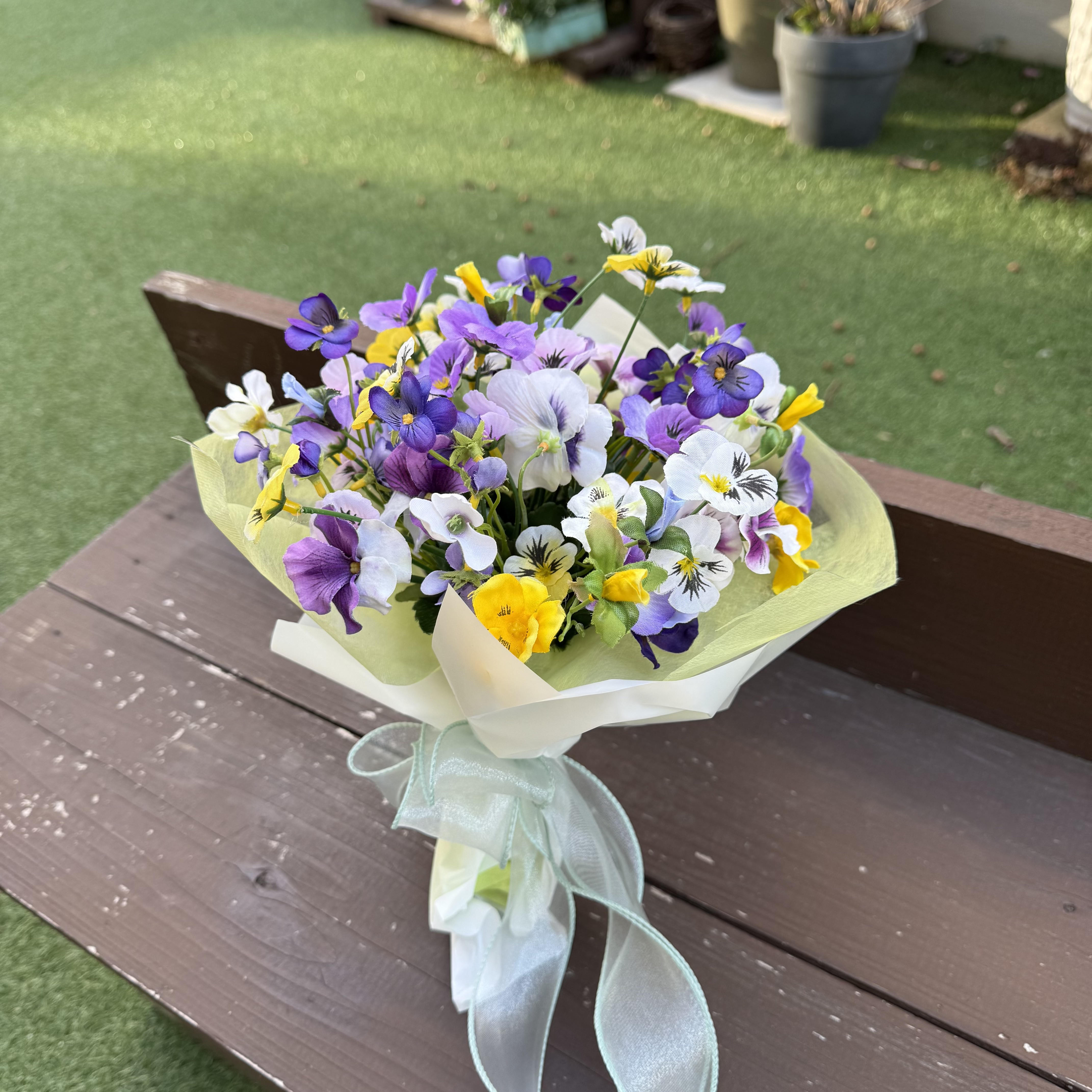 パンジーの花束.....贈物　フラワーギフト　贈呈花　結婚祝　トスブーケ