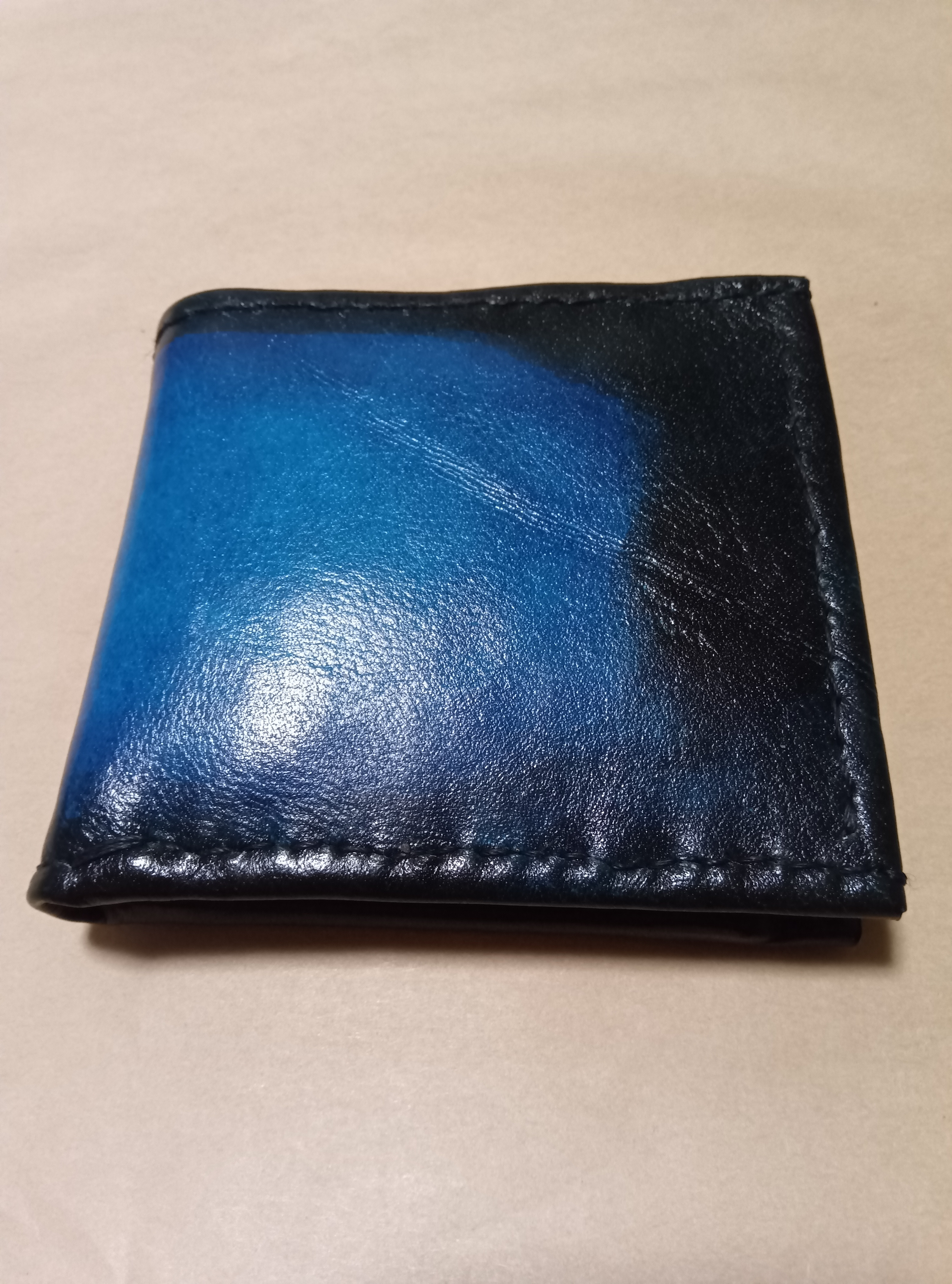 カードがたくさん入る二つ折り財布「青と黒のグラデーション染め」 14,000円