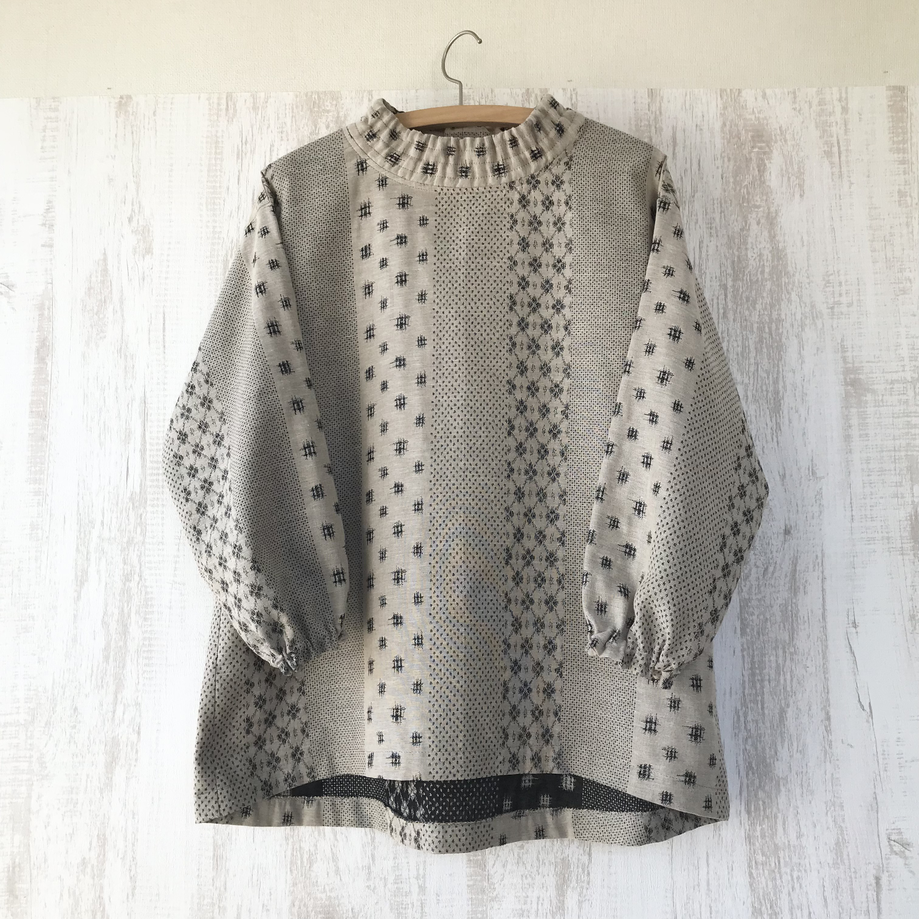 柔らか　二重織ジャガード地　ゆったり　ブラウス