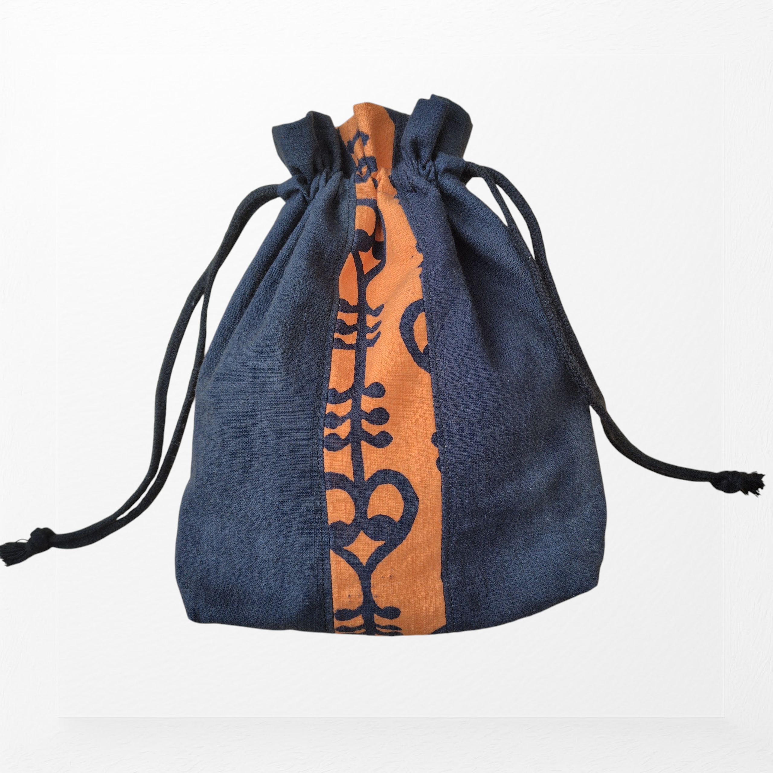 紺色×朱染め　一点物の渋黒巾着｜型染め