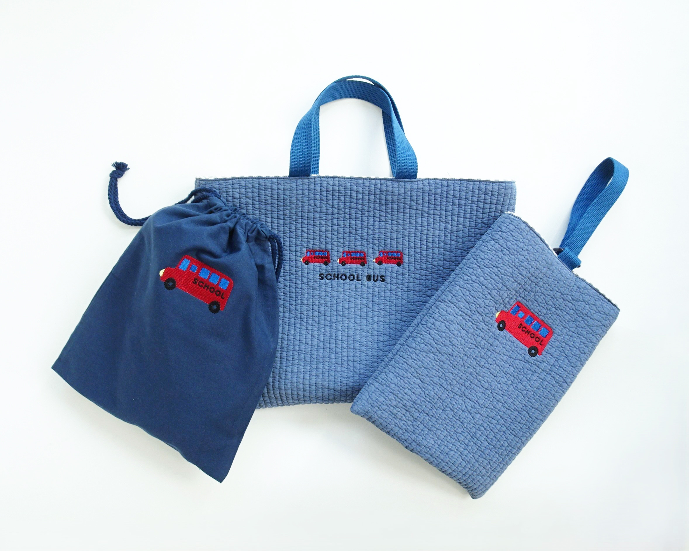 【名入れ可、5日以内発送】刺繍入園、入学3点セット〈赤バス〉