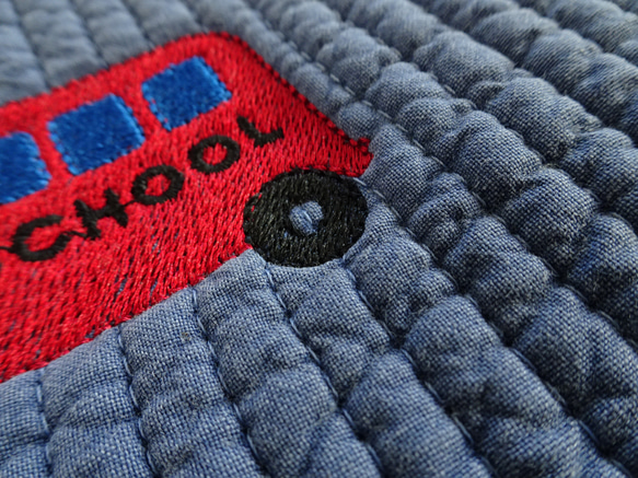 【個人化訂製，5天內出貨】幼兒園和小學入學典禮刺繡三件套（紅色校車） 第4張的照片