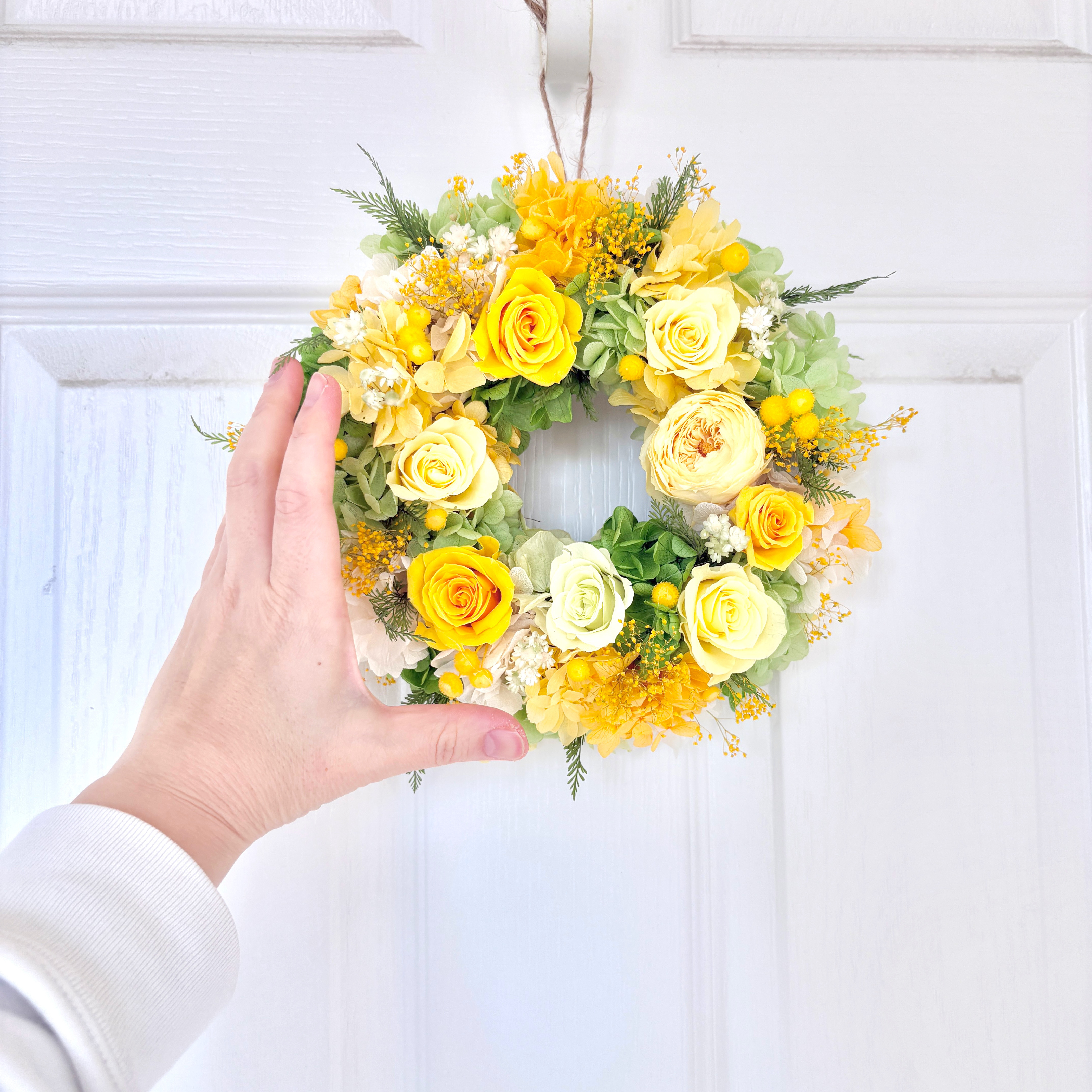 特別なギフトに〜光あふれるイエローのプリザーブドフラワーリース（直径約23cm）/開業祝い/進級祝い/送別ギフト