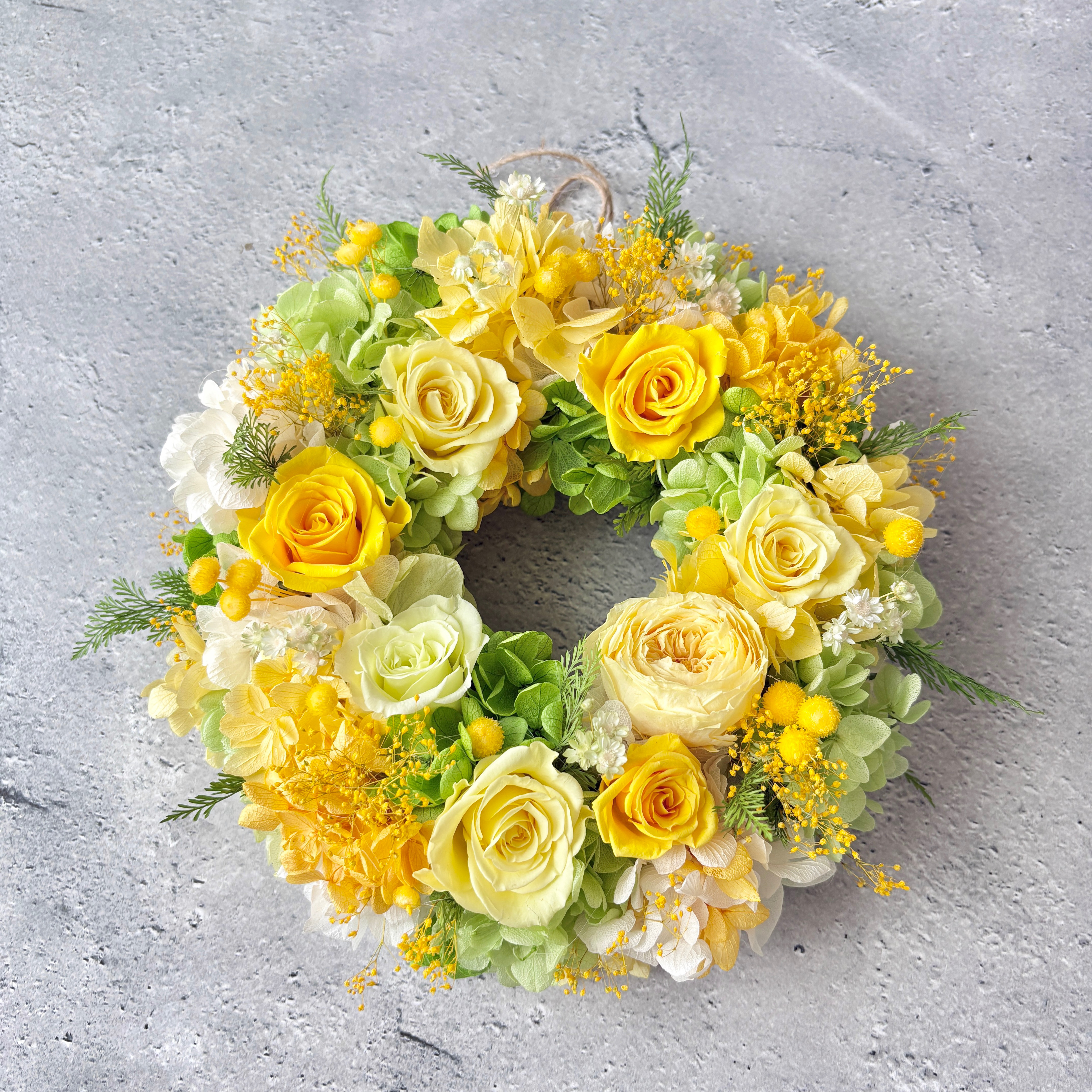 特別なギフトに〜光あふれるイエローのプリザーブドフラワーリース（直径約23cm）/開業祝い/進級祝い/送別ギフト