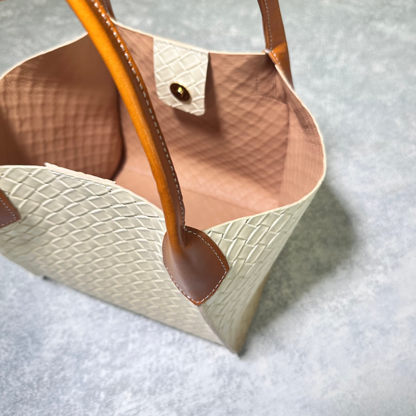 軽くてたくさん入る本革ダブルフェイスの『Cala millor カラミラー』トートバッグ 5枚目の画像