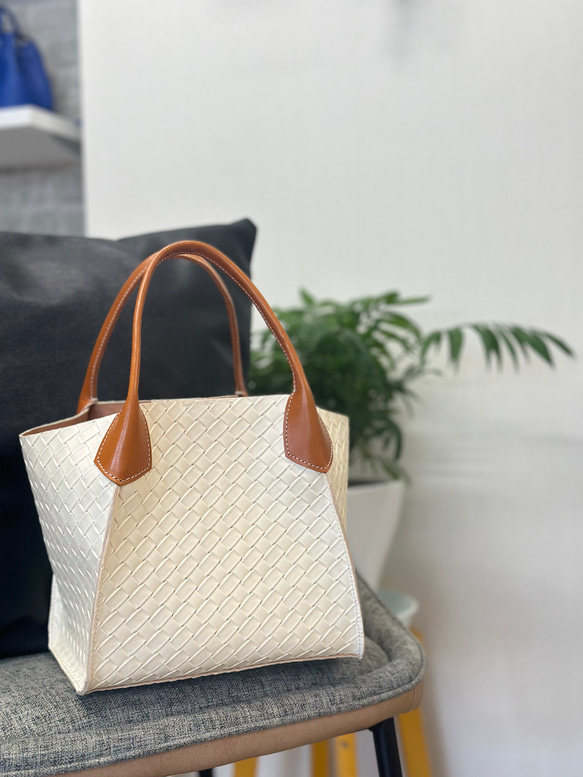 軽くてたくさん入る本革ダブルフェイスの『Cala millor カラミラー』トートバッグ 4枚目の画像