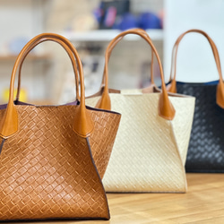 軽くてたくさん入る本革ダブルフェイスの『Cala millor カラミラー』トートバッグ 2枚目の画像