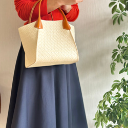 軽くてたくさん入る本革ダブルフェイスの『Cala millor カラミラー』トートバッグ 3枚目の画像