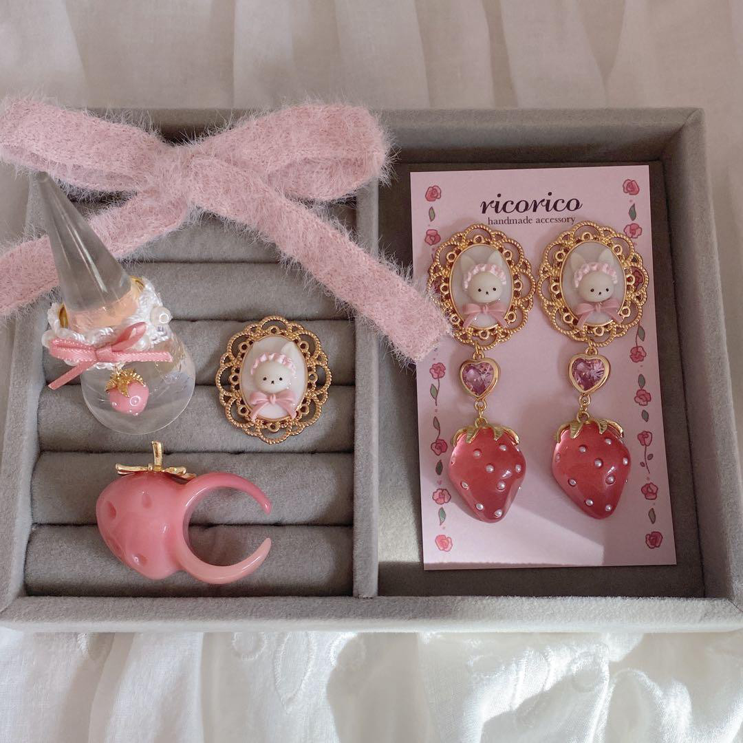 恋する苺のピアスとリングの4点セット(桃)