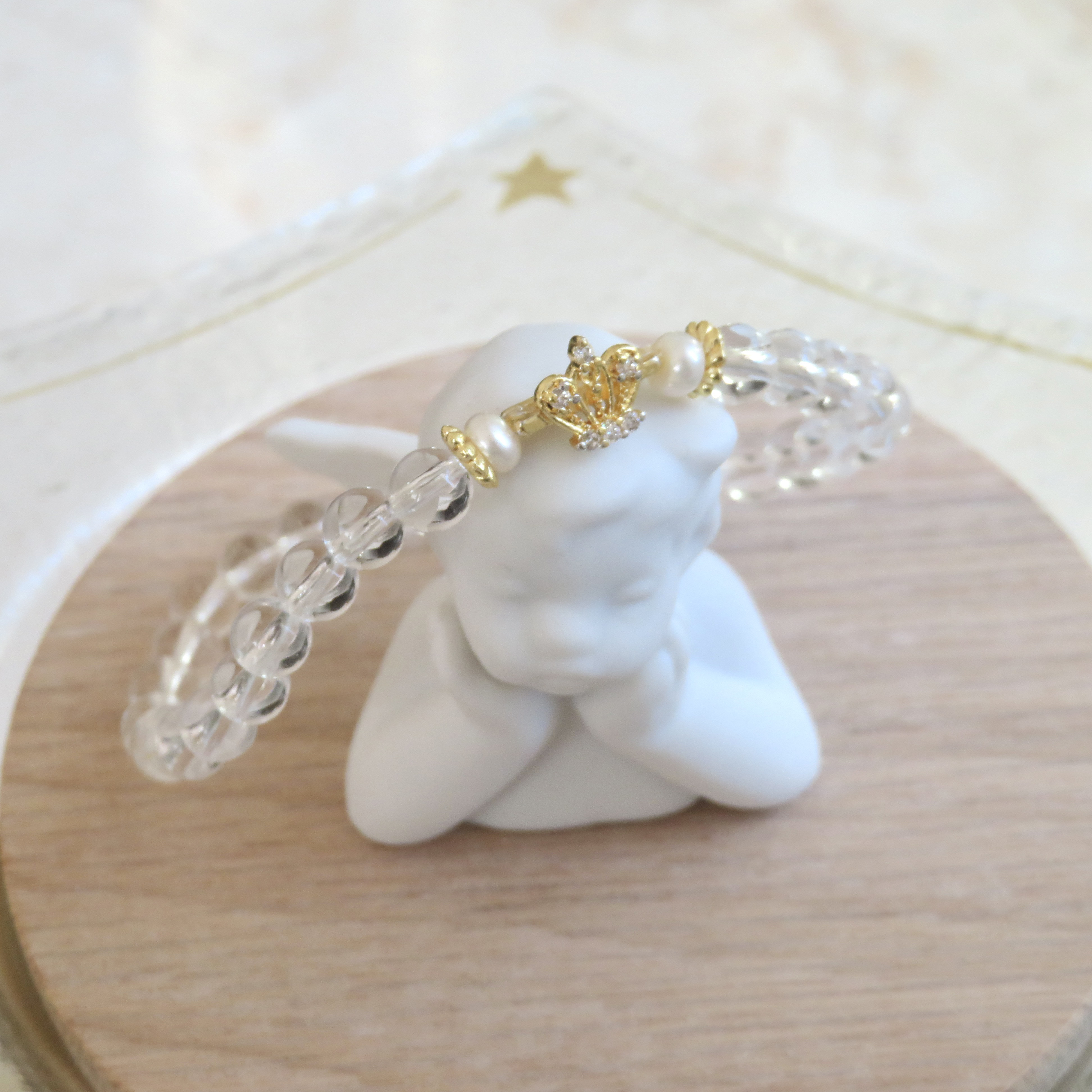 毎日つけたいクラウン水晶のブレスレット