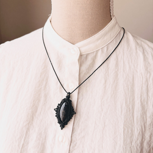 アイオライトサンストーンのボタニカルネックレス ネックレス