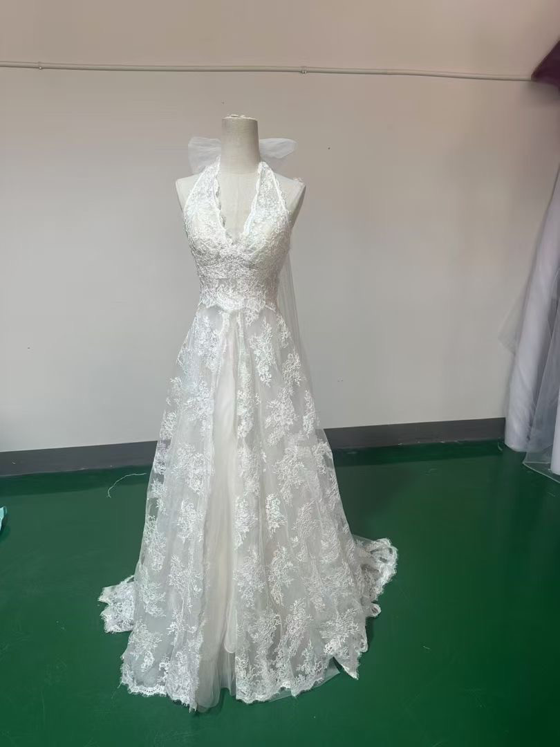 送料無料！ホルターネック　短いレース　袖無し　繊細なレース　編み上げアンティーク　ホワイト　2次会披露宴パーディードレス