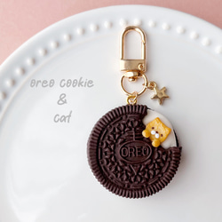 うさぎさんカップケーキといちごシュークリームのチャーム