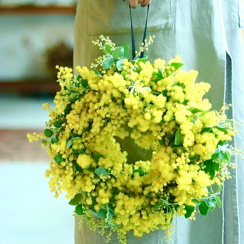 ボリュームたっぷり国産 フレッシュ ミモザのリース 1月からスタート