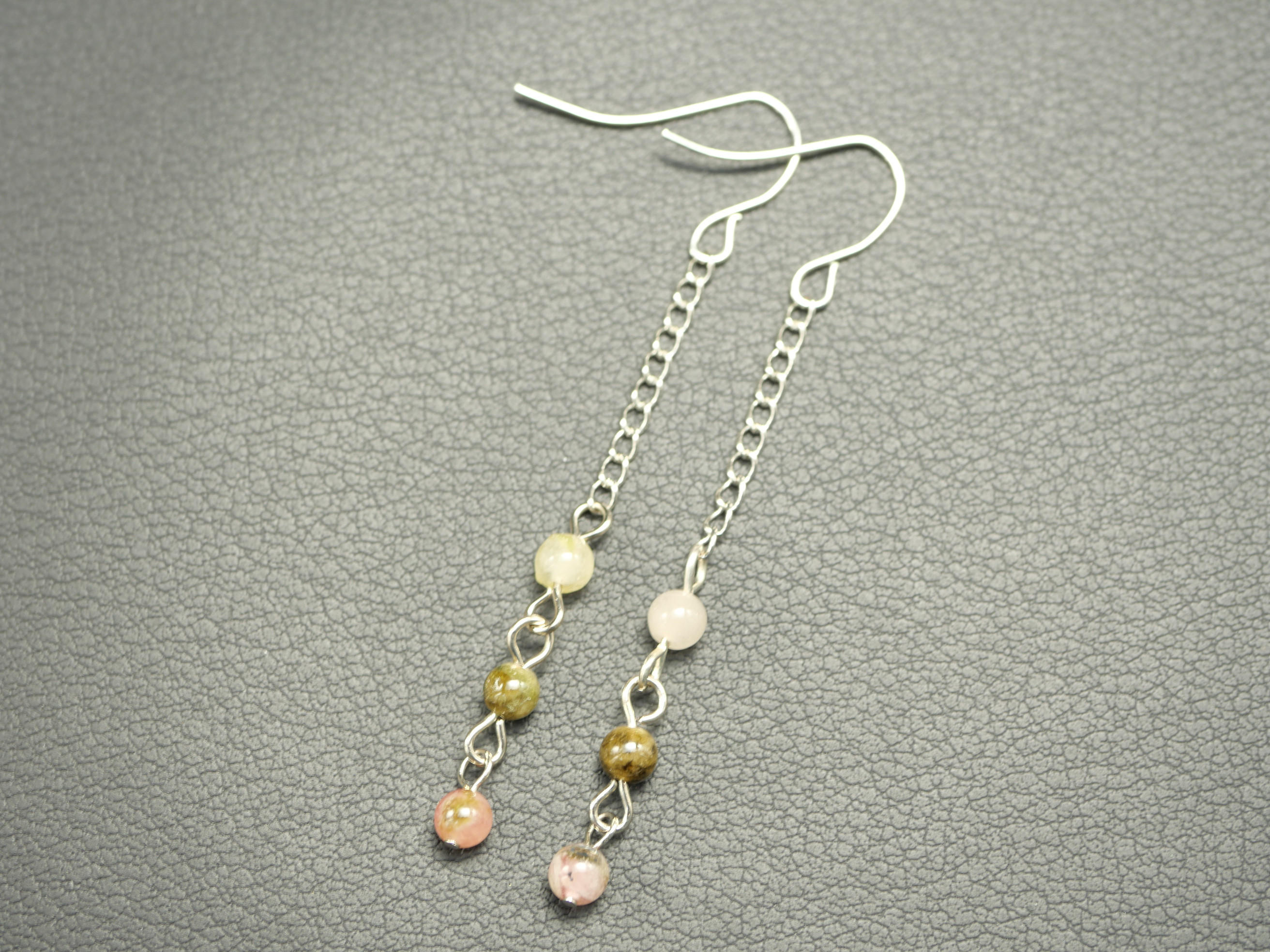 レインボートルマリンのゆらゆらロングピアス 338 ピアス（フック