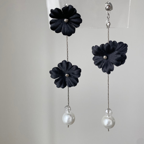 アシンメトリー 黒 ブラックフラワー 花びら パール ウェディング