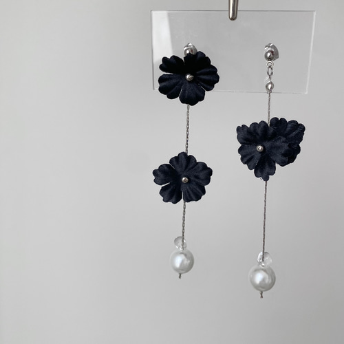 アシンメトリー 黒 ブラックフラワー 花びら パール ウェディング