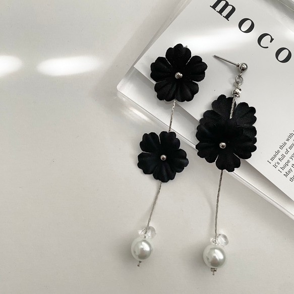 アシンメトリー 黒 ブラックフラワー 花びら パール ウェディング
