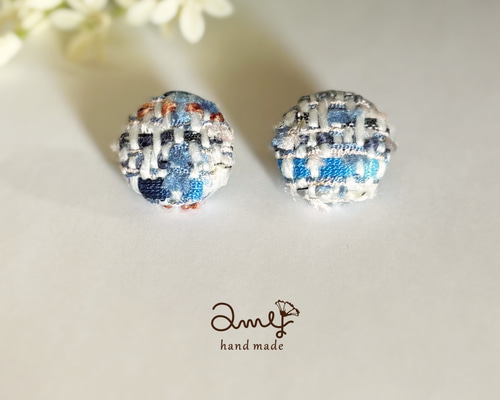 送料無料】ファンシーツイードのくるみボタンピアスorイヤリング