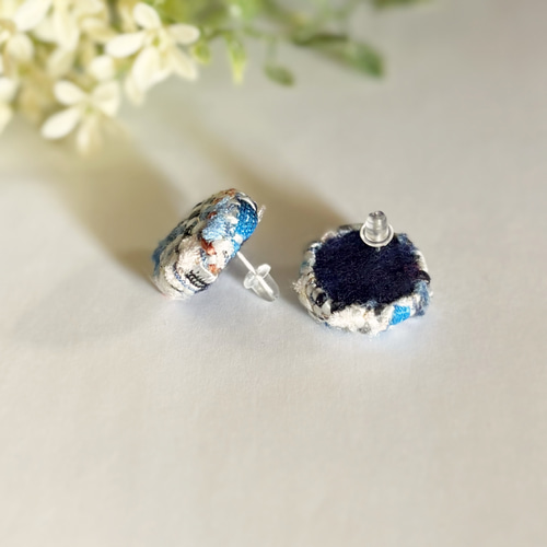 送料無料】ファンシーツイードのくるみボタンピアスorイヤリング