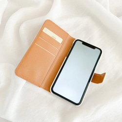 筆記本造型的手機殼，花色系 | 春日色彩，靜謐時刻的完美之選 第4張的照片