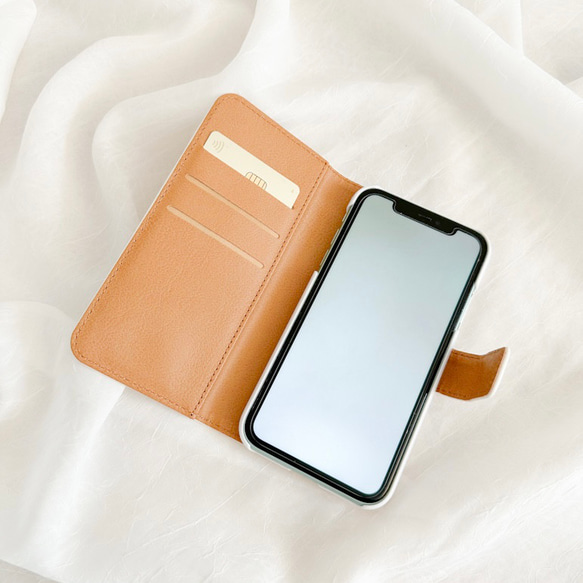 筆記本造型的手機殼，花色系 | 春日色彩，靜謐時刻的完美之選 第4張的照片