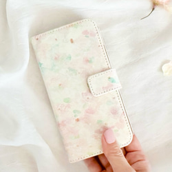 筆記本造型的手機殼，花色系 | 春日色彩，靜謐時刻的完美之選 第1張的照片