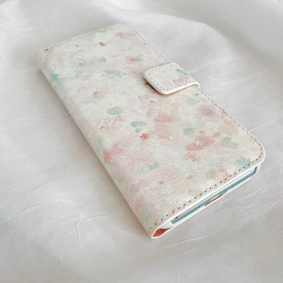 筆記本造型的手機殼，花色系 | 春日色彩，靜謐時刻的完美之選 第2張的照片