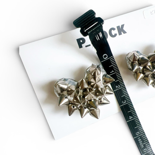 ぷっくりシルバーハートスタッズピアス エッジ モード パンク ロック