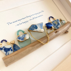 グレーの花びらのシー陶器のバッグ・シーグラスアート その他置物 青い