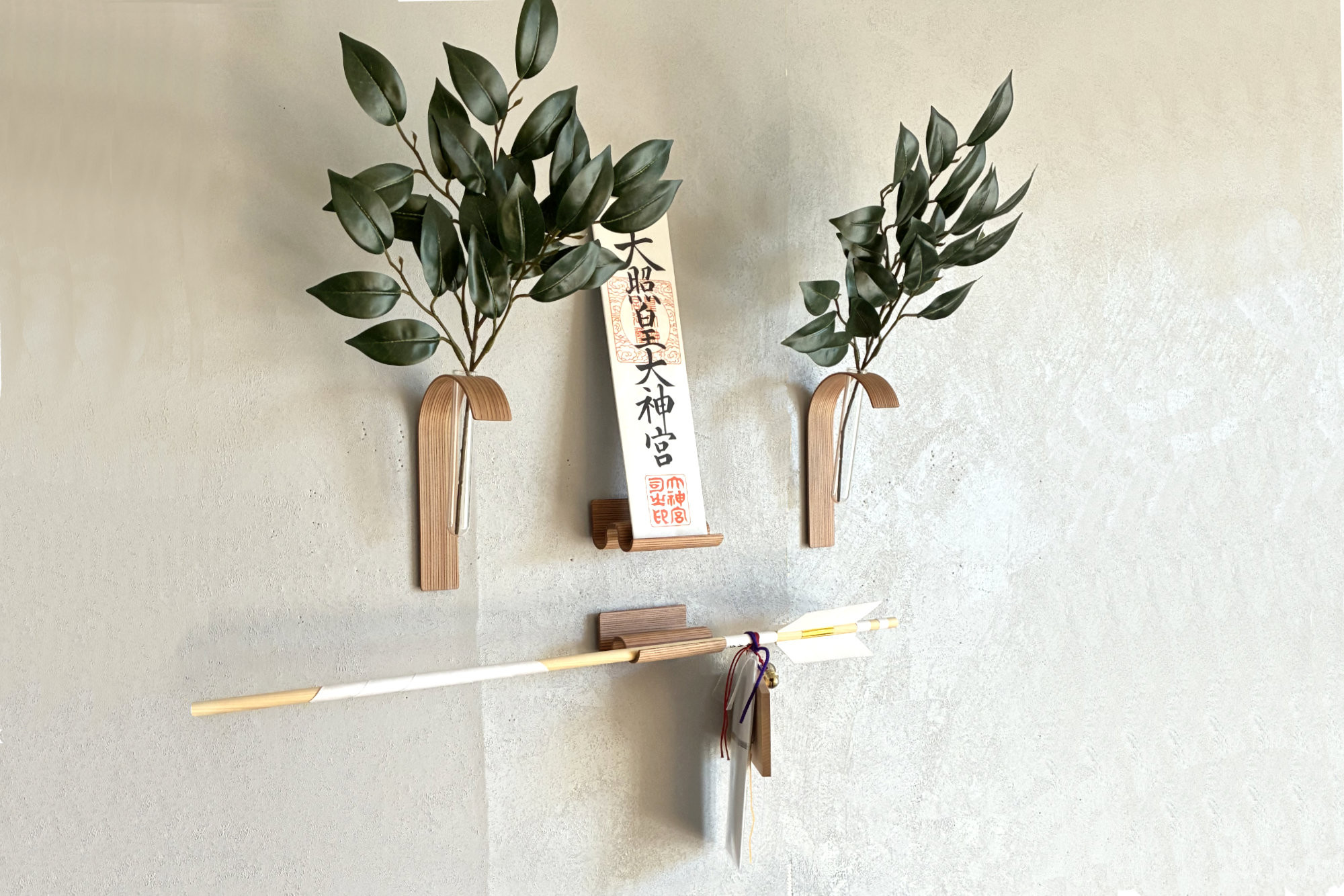 モダン神棚 破魔矢・お札セット 1枚〜3枚用｜まもりの、四点。｜賃貸OK・壁掛け・無垢材｜【いのりのち、はれ】