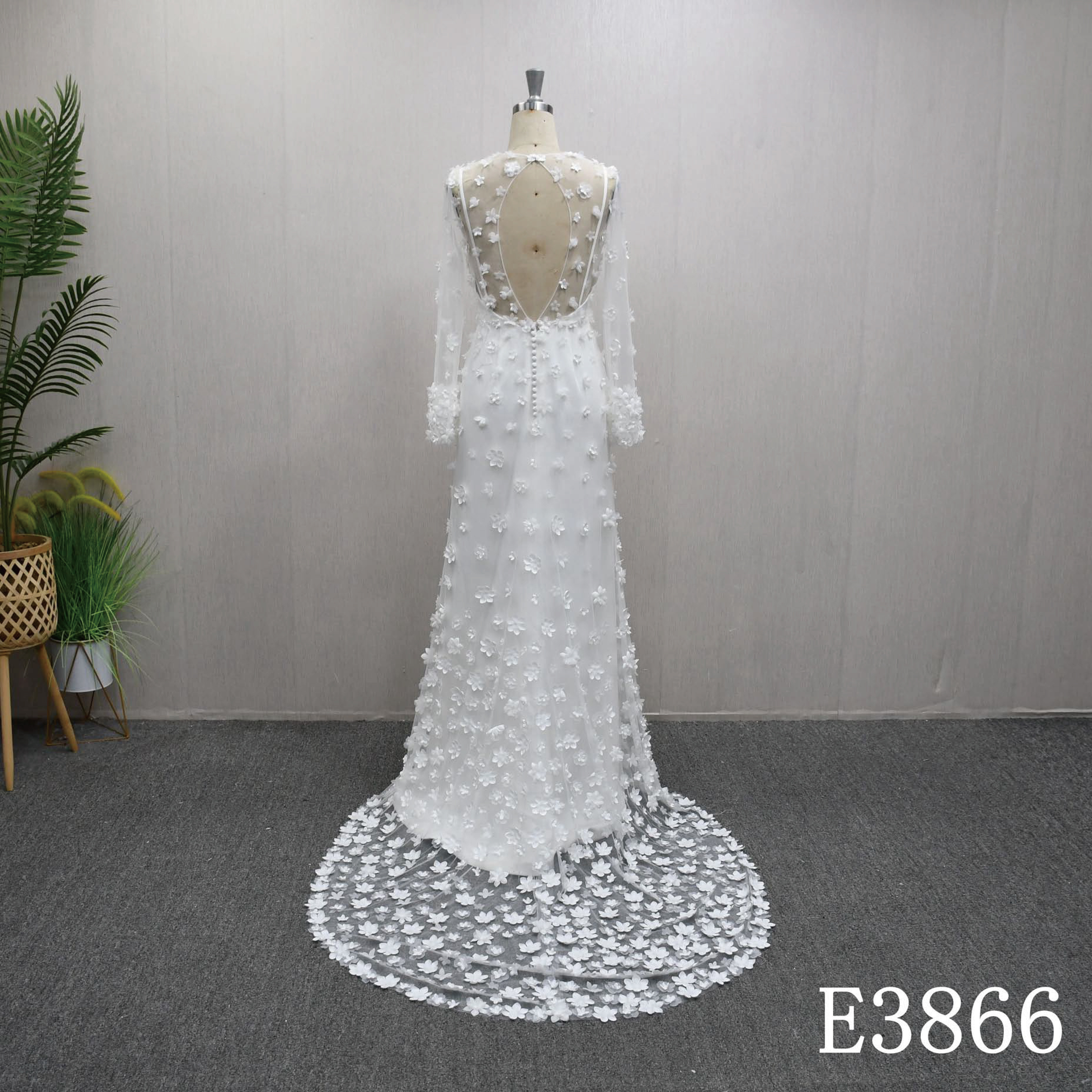 素材感を際立つ　花レース　イリュージョンネック　ワンピース　背中空き　くるみボタン　ホワイト　音楽会パーティー前撮り披露