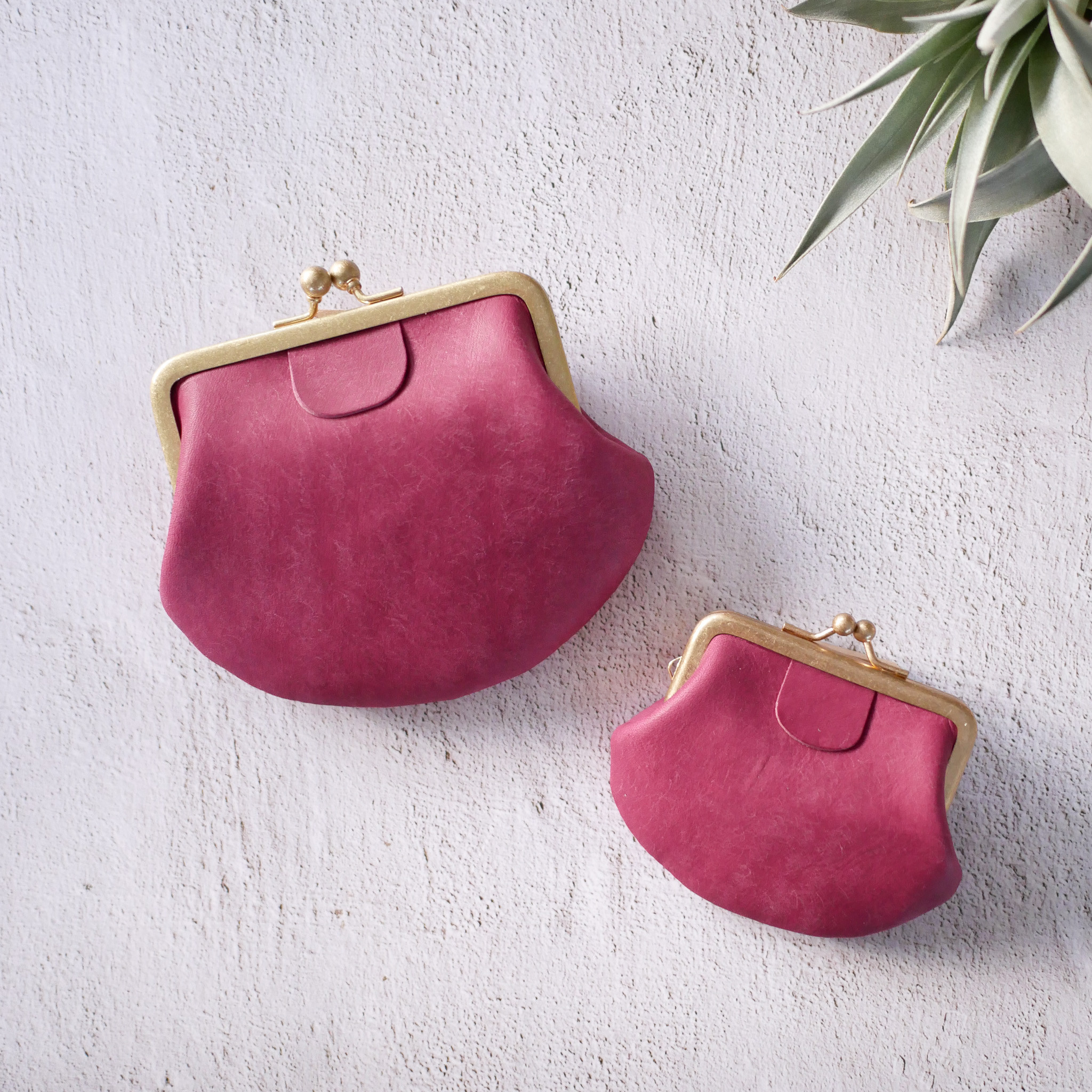 NEW➖素朴な表情が魅力「クラッシックながまぐち財布・M」ラズベリー