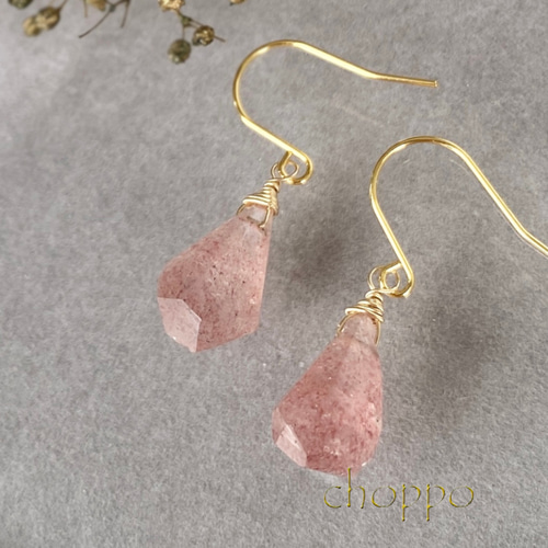 ★n.♡ページです♪No.8◆天然石ピアス◆ストロベリークォーツ 天然石ストロベリークォーツのラフドロップピアス 14kgf SUS316L