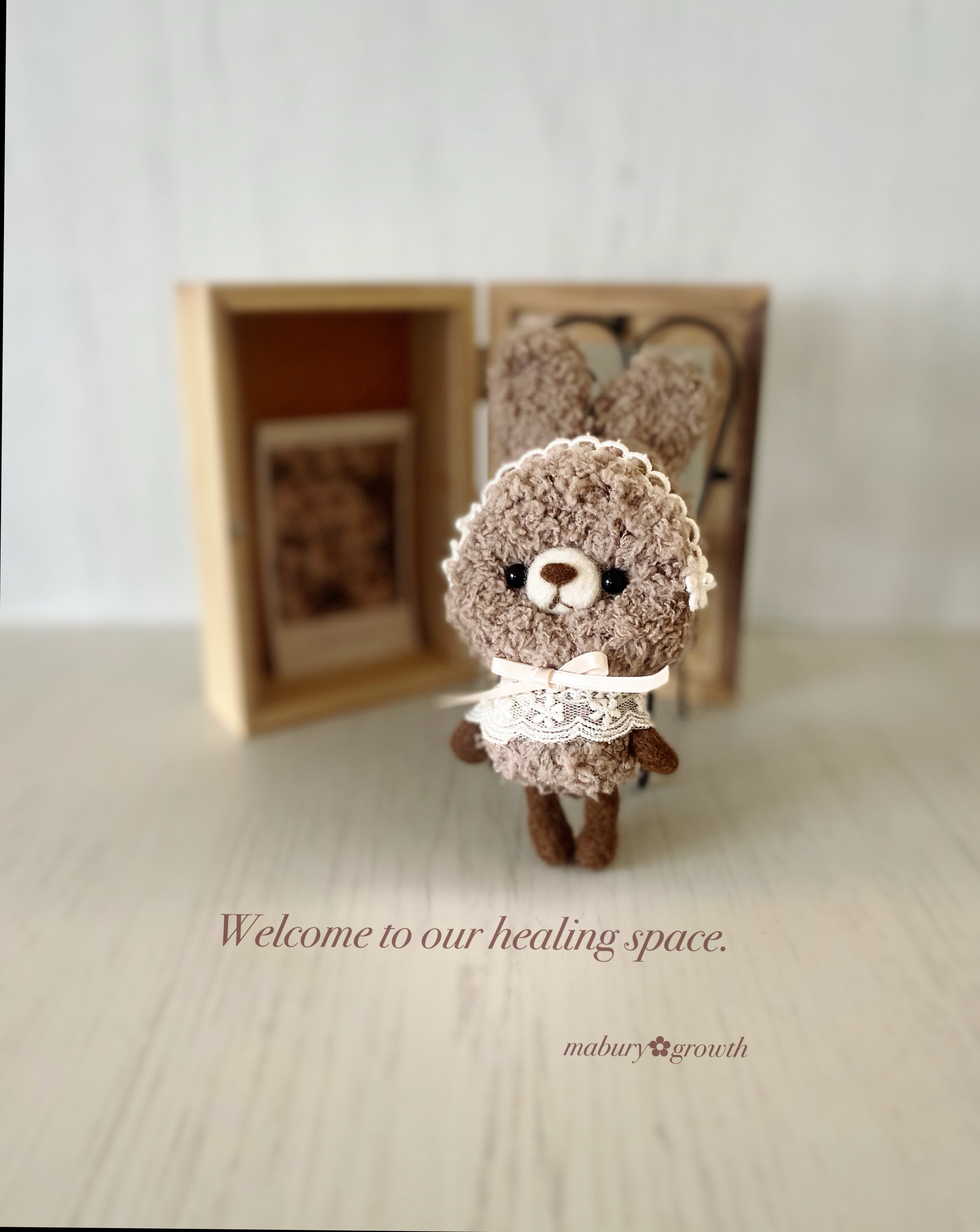 羊毛フェルト　"Lace Bunny Plush " レースをあしらった　おめかしうさぎのぬいぐるみ