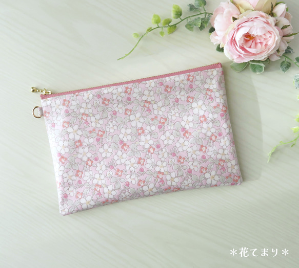 リバティ ラミネート ペイザンヌ・ベリーズのフラットポーチ＊内側