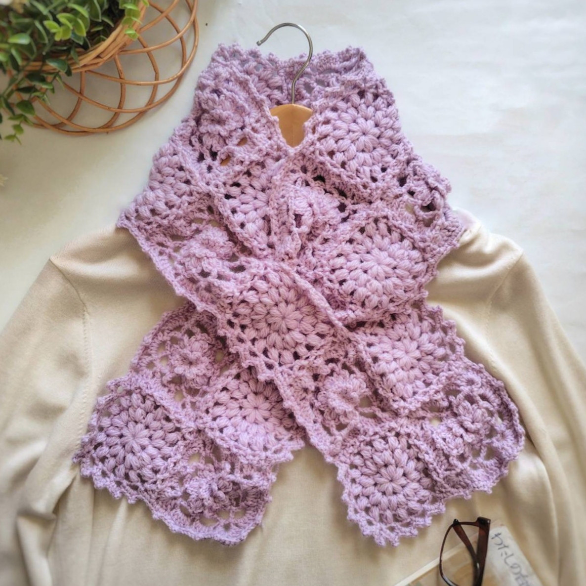 EMIM Bloom Lux│春カラー 花咲く差し込みウールマフラー かぎ針編み 手編み 春ストール │紫 ラベンダー