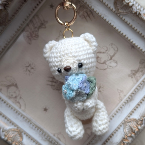 HIMEKAページ　あみぐるみキーホルダー あみぐるみ 花束を持ったくま キーホルダー あみぐるみ hau'oli 通販